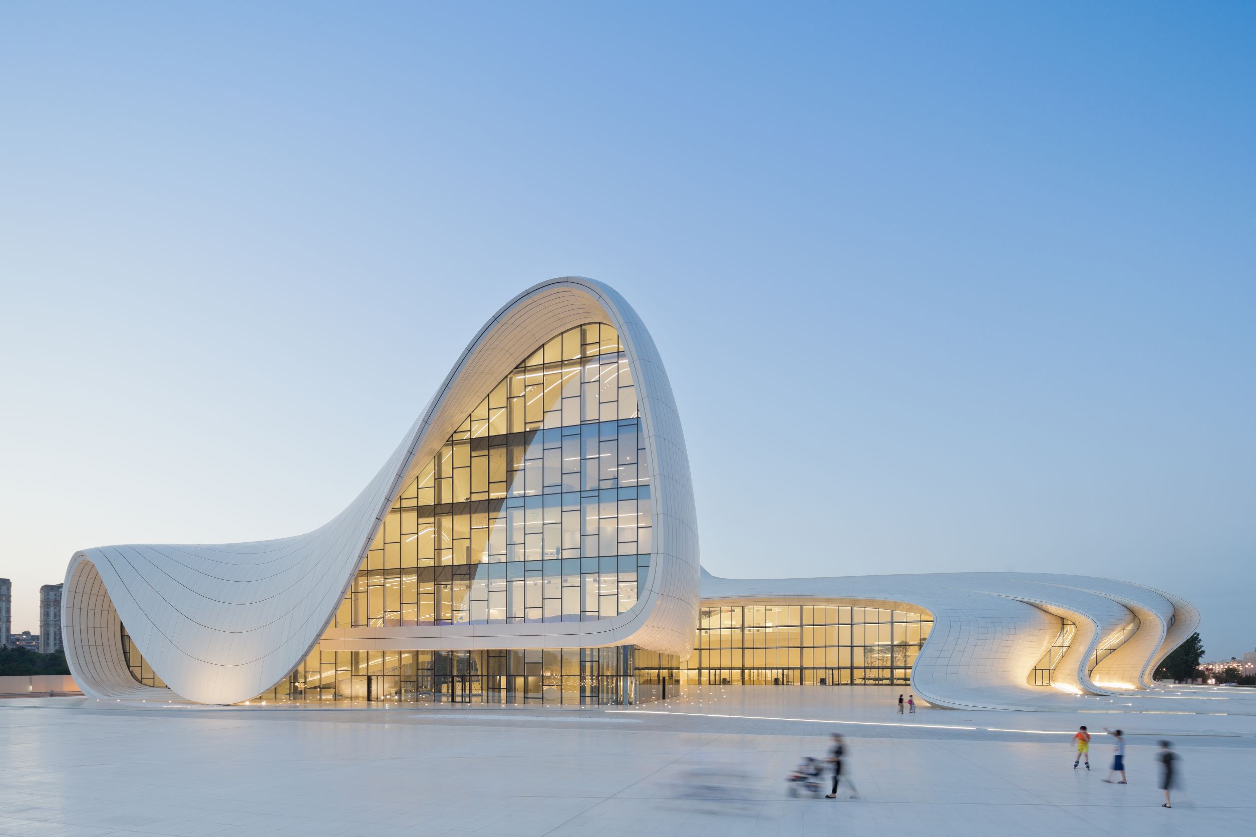 AMAZINGLY CURVED ARCHITECTURES: Heydar Aliyev Center 意想不到的不規則曲線建築 - 天神遺落的手絹
