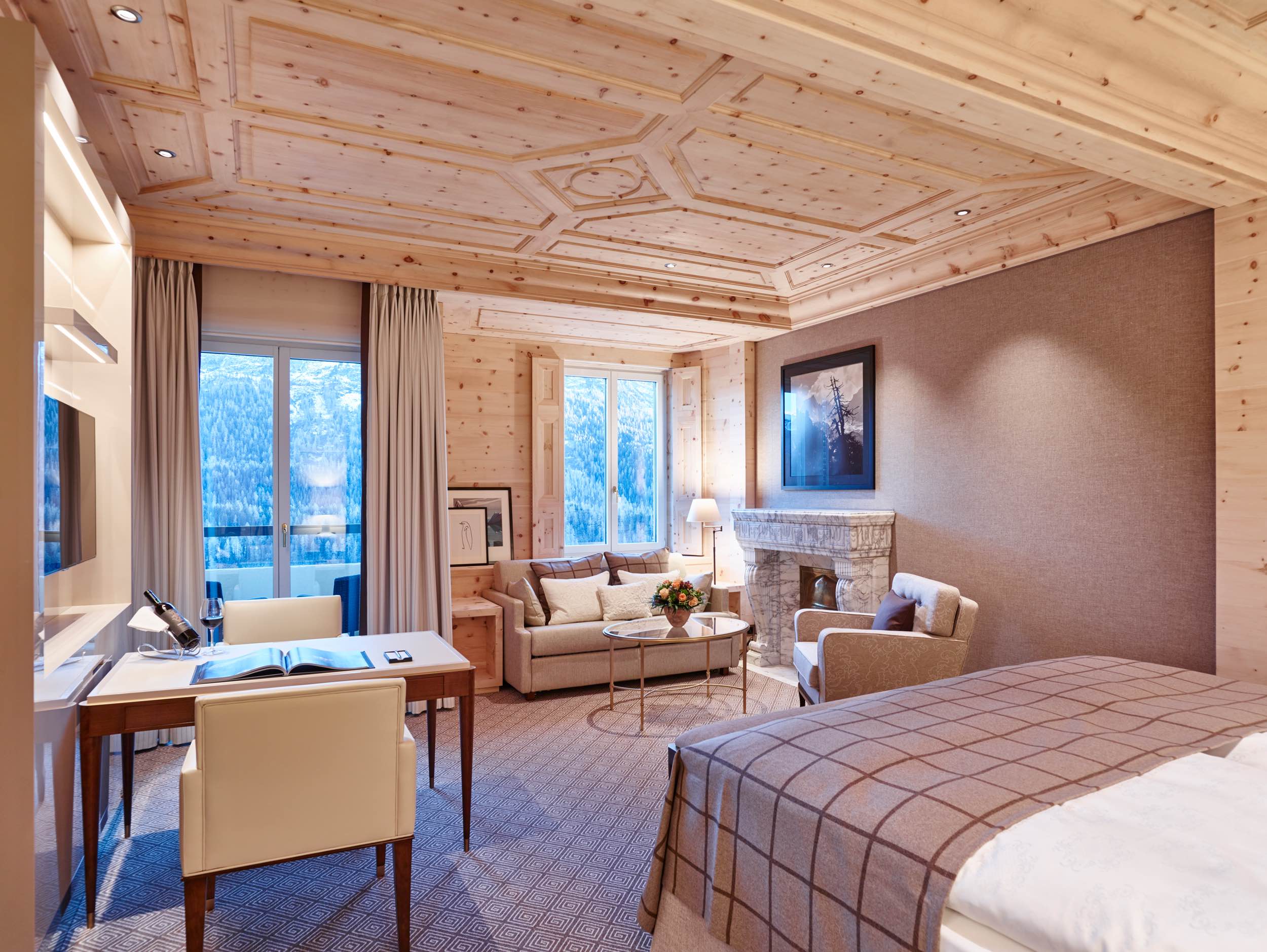 Kulm Hotel 以原木打造而成的舒適套房。