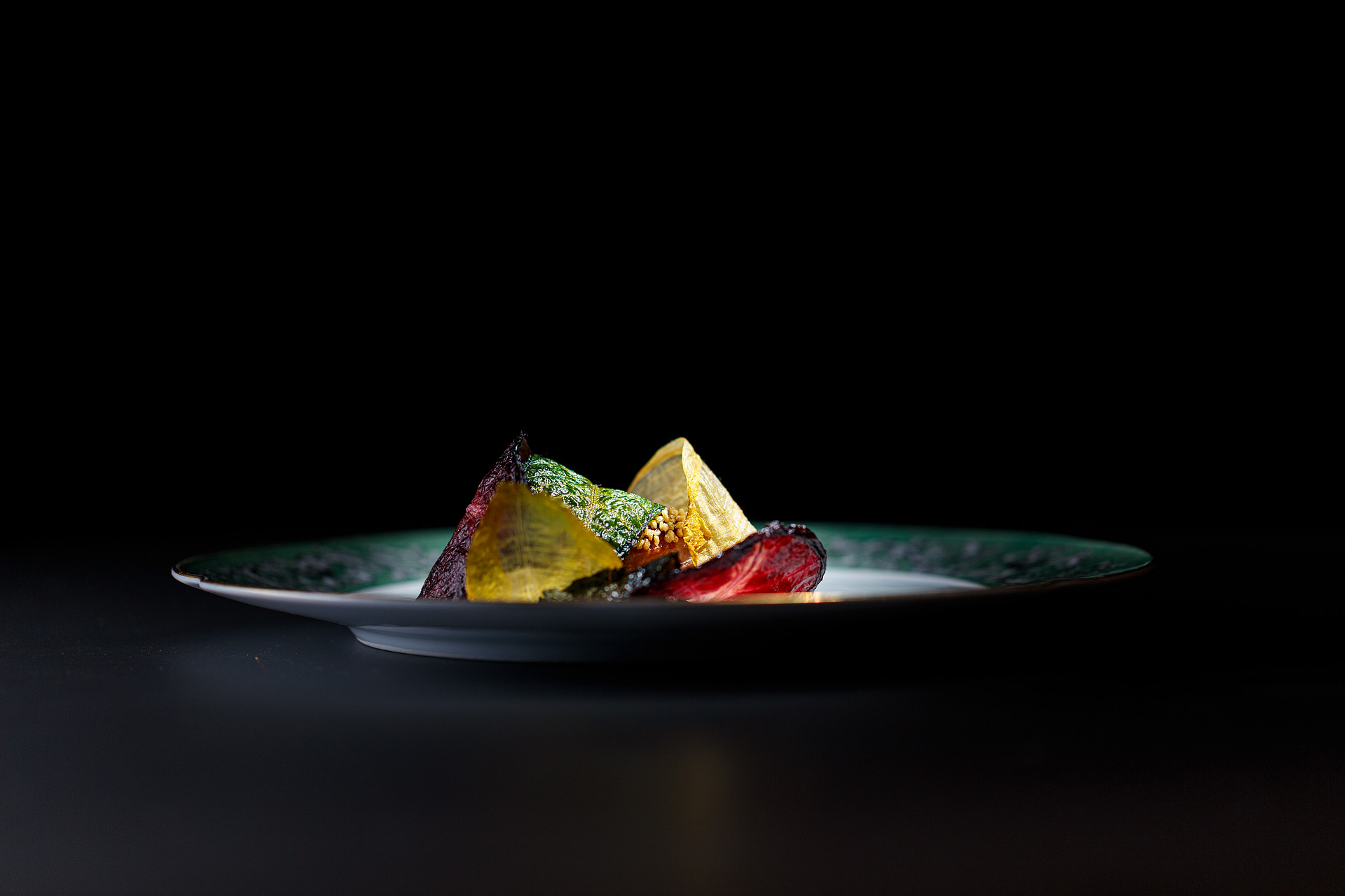 Grant Achatz 從餐盤的觸感到結合視覺、嗅覺、味覺的餐點呈現，每一個環節都面面俱到，