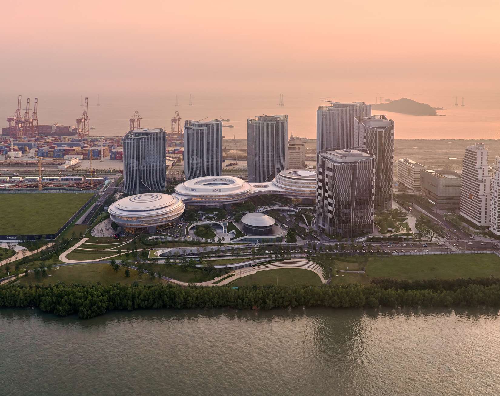The Tech Hub Wave : Tengyun Center 科技聚落新浪潮 - 雲朵量體托起城市共享地景