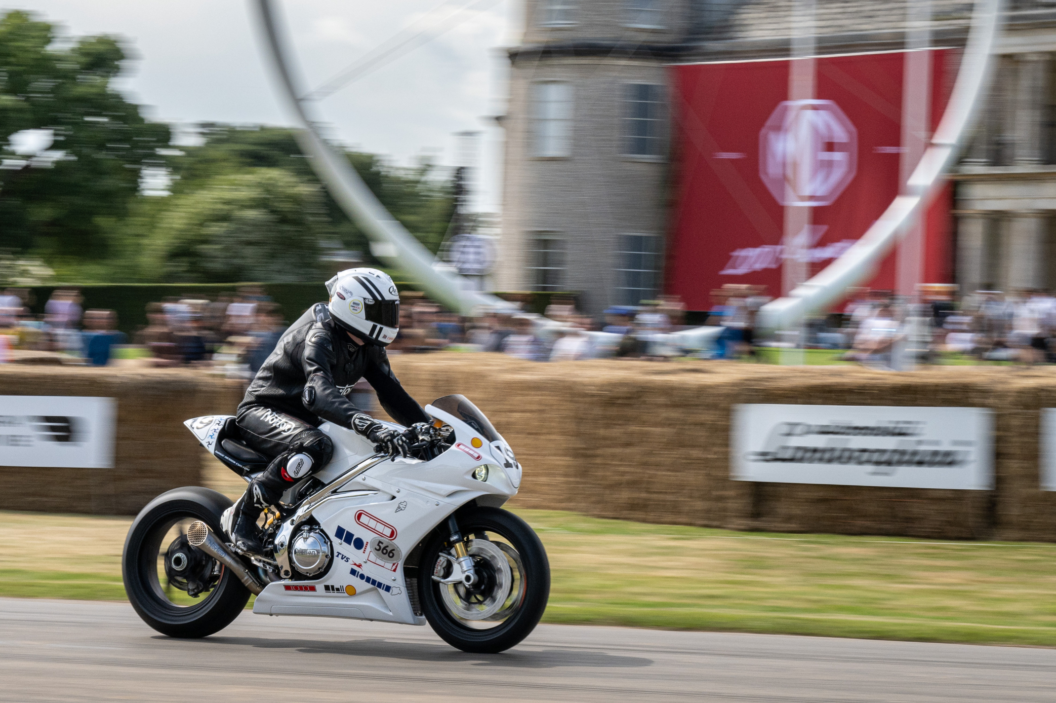 除了汽車之外，Goodwood 近年也提升了摩托車的能見度。