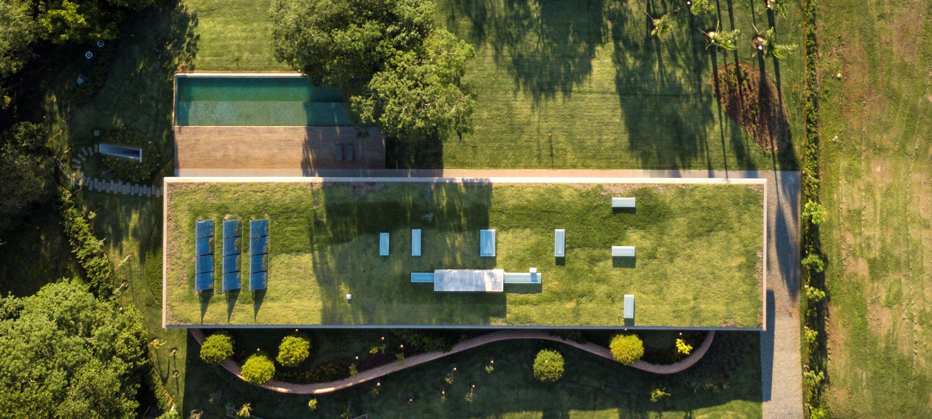 INTEGRATING WITH NATURE: Planar House 與植物共生 - 屋頂就是大草坪