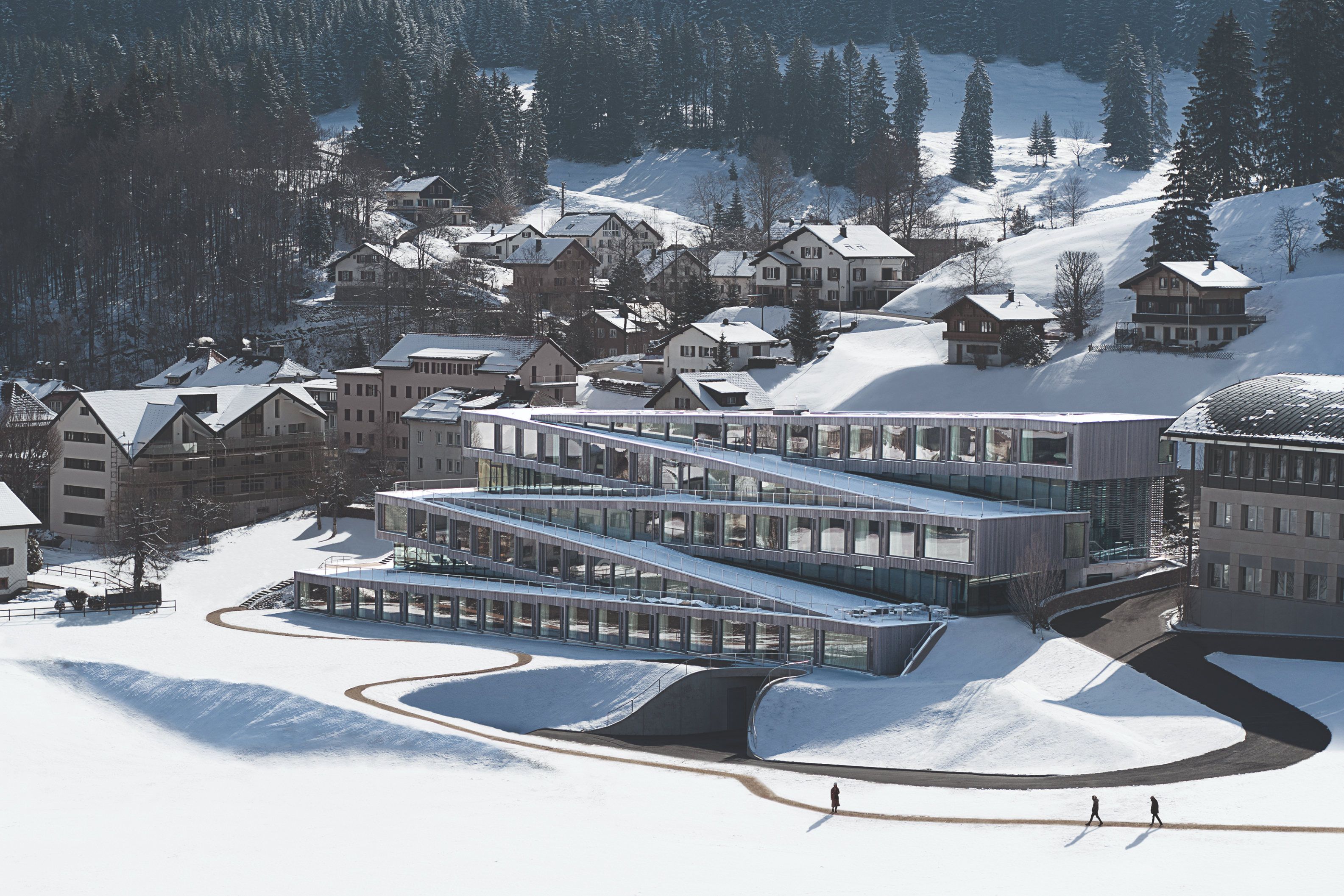 以大膽「之字形」曲折量體， 回應瑞士汝拉山谷的獨特風土。 （ © Audemars Piguet ）