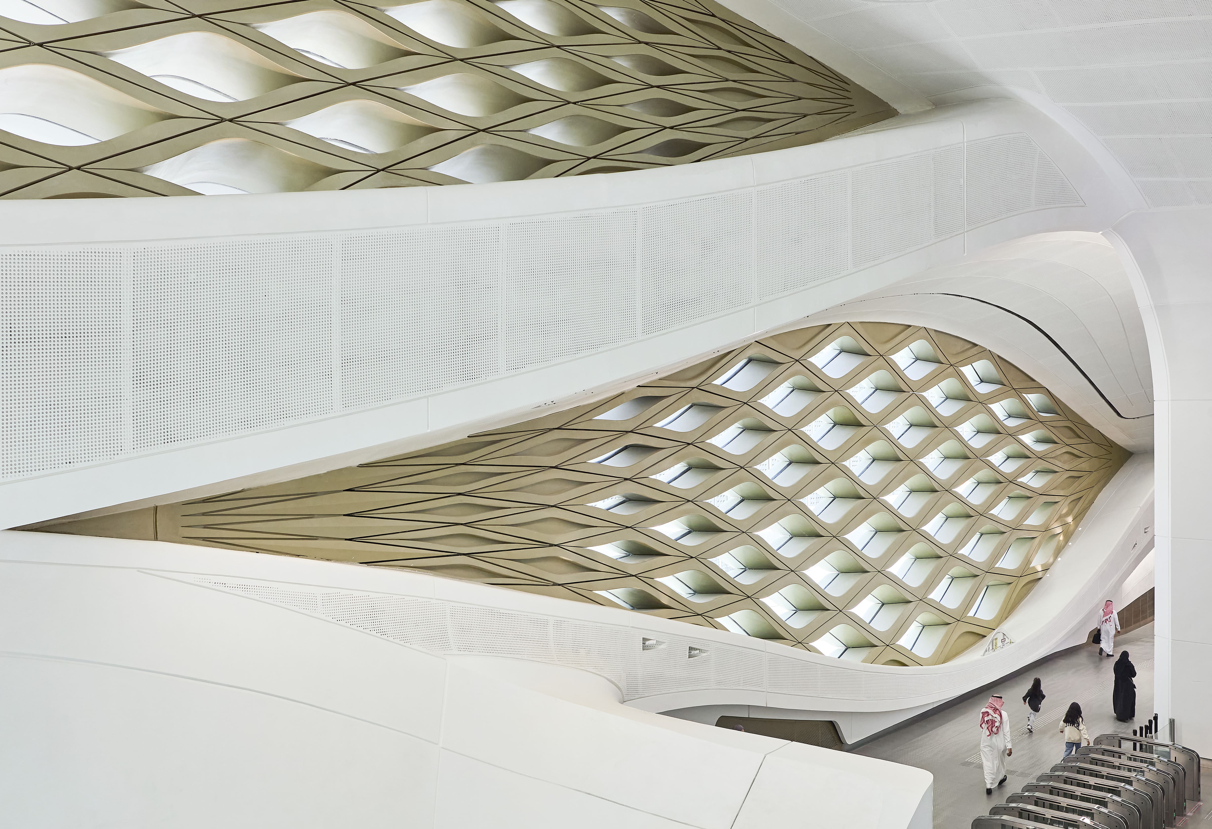 KAFD 地鐵站以正弦波為靈感所打造出的律動網格立面。