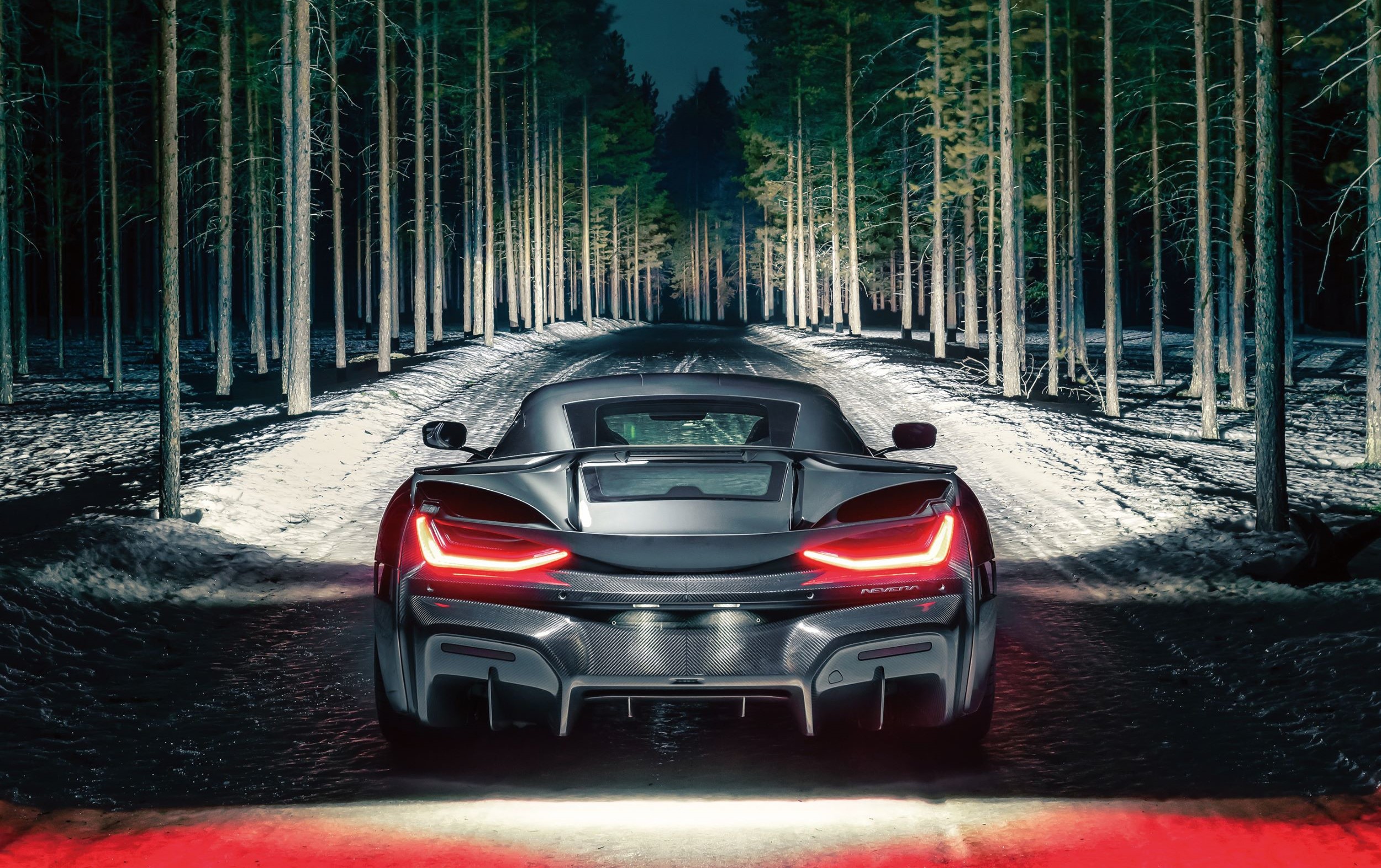 全電動的超級跑車 Nevera， 以 AI 輔助駕駛，將 Hypercar 推進一個全新世代。