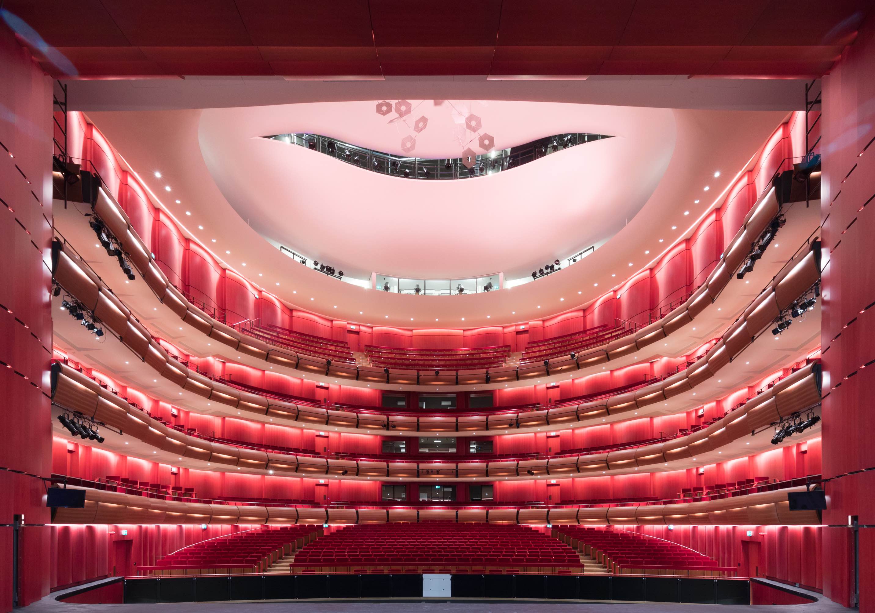 MODERN OPERA THEATRES: Stavros Niarchos Foundation Cultural Center 劇院裡的藝術饗宴 - 停車場變身綠色歌劇院